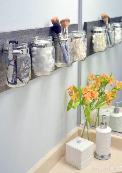 Cheap ways to decorate your university room | Mason jar organisers