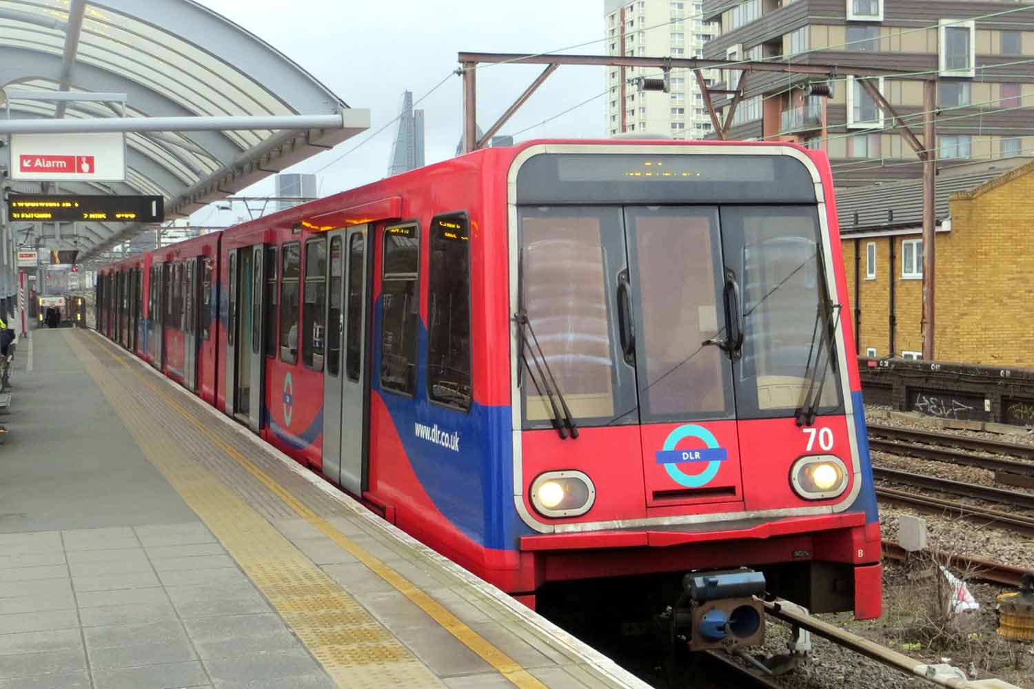 Dlr shadwell